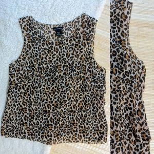 ✴️MODA International✴️ Sleeveless Tiered Blouse